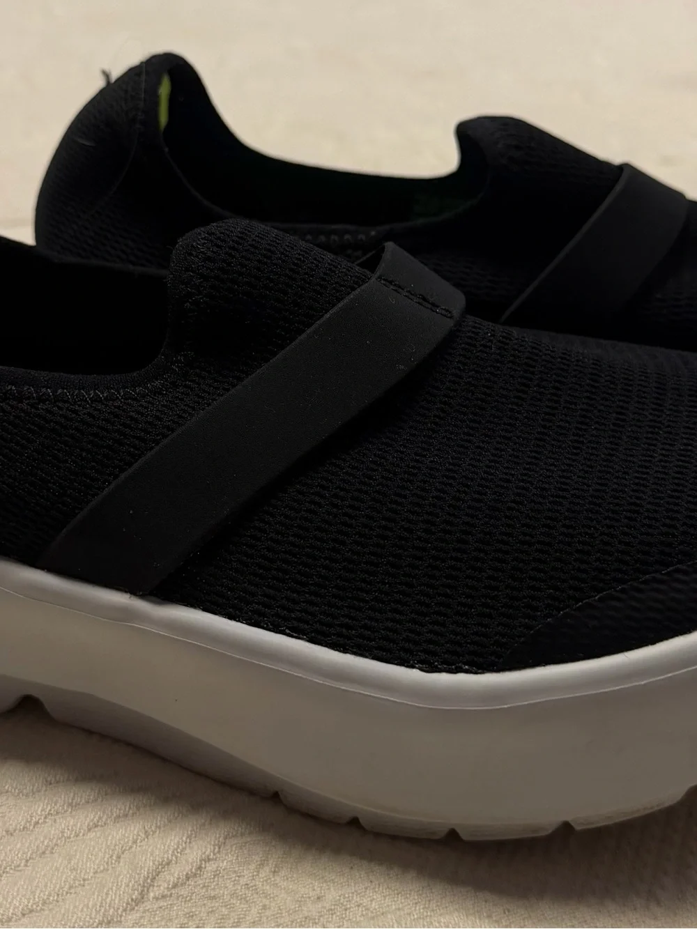 OOFOS OMG Ezee-Low 8.5
